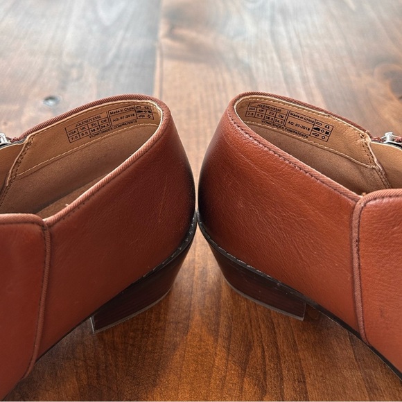 Vionic Women’s Jolene Leather Ankle Boot - Picture 8 of 11